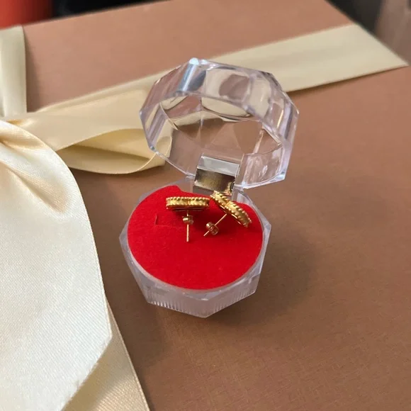 18k Gold - Picture 2 of 3